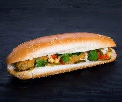 לחמניית שומשום עם אצבעות פלאפל לחמניית שומשום עם אצבעות פלאפל